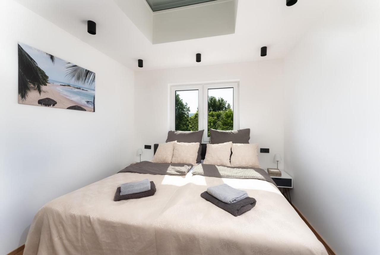 Gemuetliches Und Lichtdurchflutetes Penthouse Mit Sternenhimmelblick, Boxspringbett Und Terrasse - Gute Anbindung An Die Innenstadt Kassel Kültér fotó