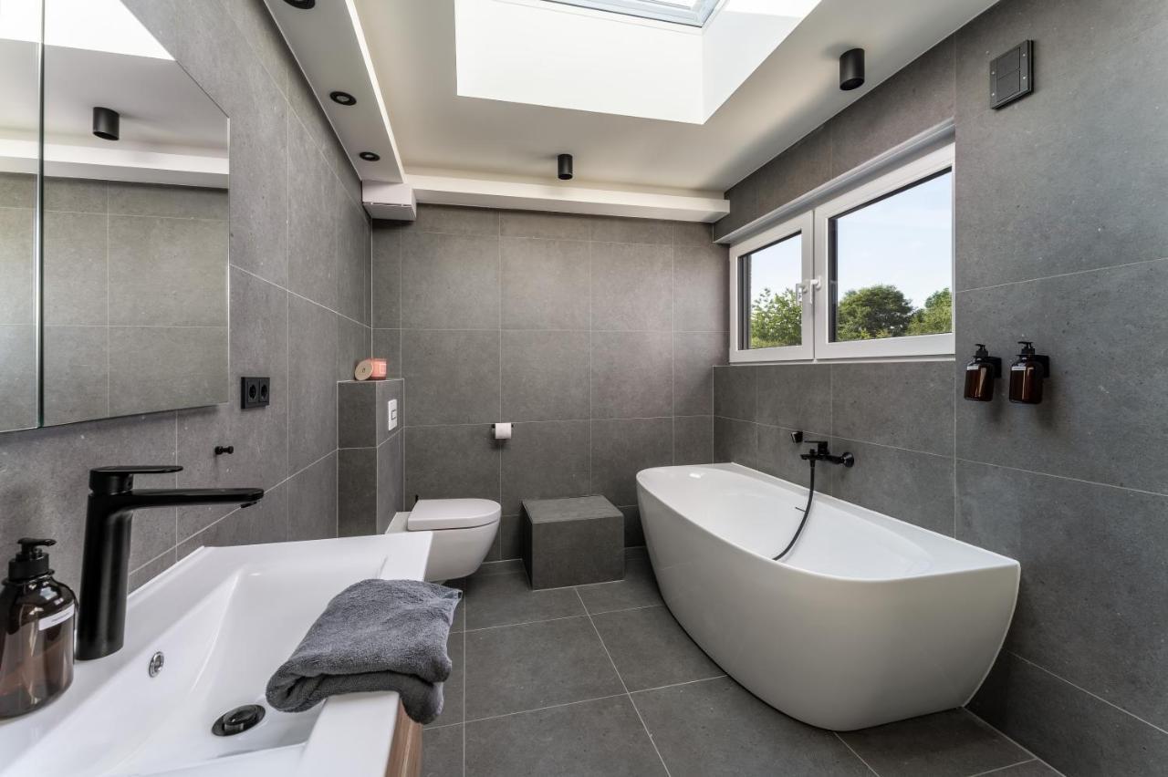 Gemuetliches Und Lichtdurchflutetes Penthouse Mit Sternenhimmelblick, Boxspringbett Und Terrasse - Gute Anbindung An Die Innenstadt Kassel Kültér fotó